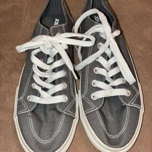 Joe Boxer Gray and White Classic Sneakers
